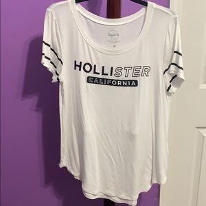 A white Hollister shirt.